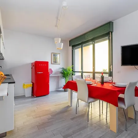 Guesthost - Residential Flat With Balconyparma Residential Con Balcone Apartman Parma