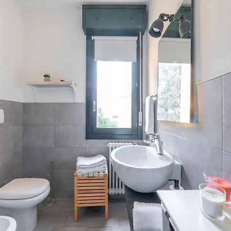 Guesthost - Residential Flat With Balconyparma Residential Con Balcone Parma