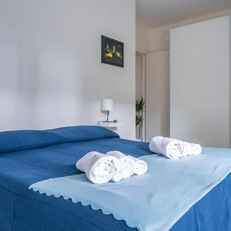 Guesthost - Residential Flat With Balconyparma Residential Con Balcone * Parma