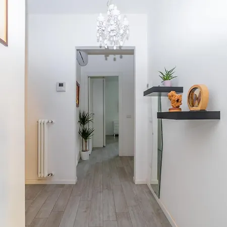Appartement Guesthost - Residential Flat With Balconyparma Residential Con Balcone Parma