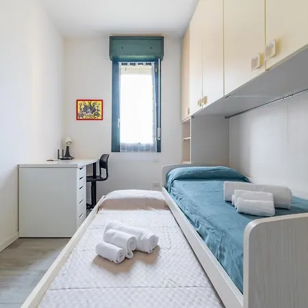 Appartement Guesthost - Residential Flat With Balconyparma Residential Con Balcone Parma