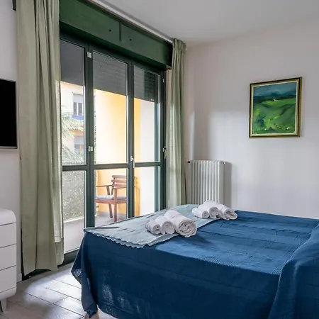 Guesthost - Residential Flat With Balconyparma Residential Con Balcone * Parma