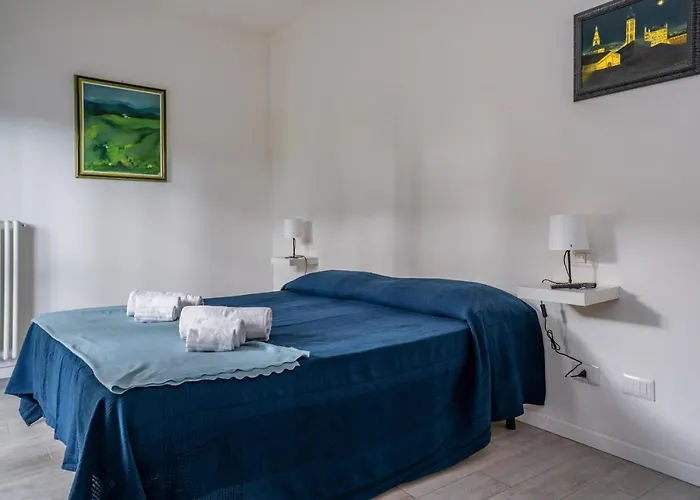 Apartment Guesthost - Residential Flat With Balconyparma Residential Con Balcone